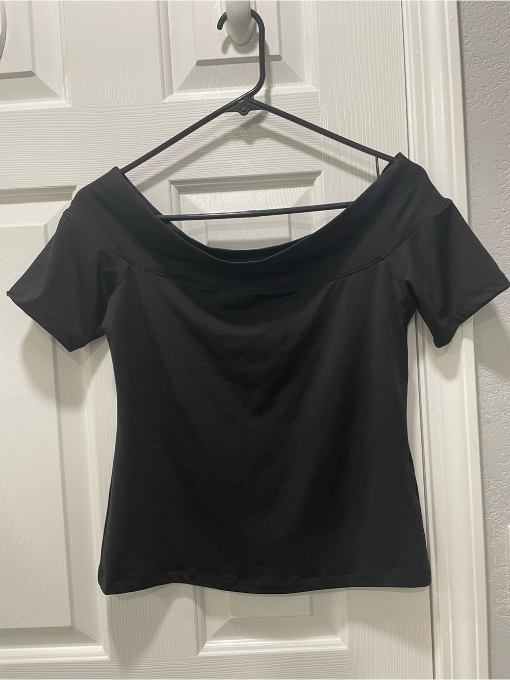 H&M Black Off-Shoulder Crop Top